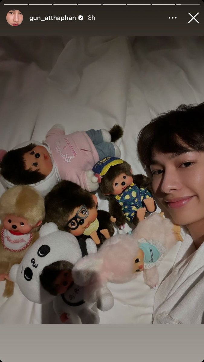 cloudlikeivy's tweet image. No other than Gun Atthaphan!!! Certified monchichi lover since day one 🥰
He have bunch of monchichi collection in his home! @AtthaphanP

#กันอรรถพันธ์
#GunAtthaphan