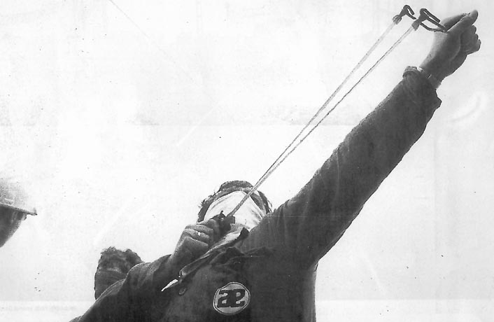 outsidersesp's tweet image. La batalla de Euskalduna (1985)

Este documental permite revivir aquellos momentos a través de imágenes impactantes y testimonios conmovedores. La brutal represión policial, la solidaridad del pueblo bilbaíno, la tensión en las asambleas y la tristeza por las pérdidas sufridas,…