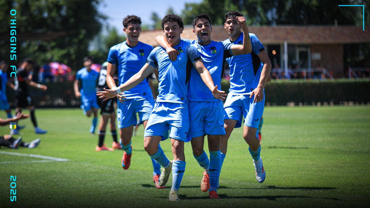 OHigginsoficial's tweet image. 🔰 ¡𝐎’𝐇𝐈𝐆𝐆𝐈𝐍𝐒 𝐒𝐔𝐁 𝟐𝟎 𝐀 𝐒𝐄𝐌𝐈𝐅𝐈𝐍𝐀𝐋𝐄𝐒! 🙌🏻

En un luchado partido, O’Higgins dio vuelta el marcador y venció en el último minuto a Palestino por los Cuartos de Final del Campeonato Nacional Formativo 2025 🏆 ¡Triunfo rancagüino por 2-1! 👏🏻 ¡Vamos muchachos!…