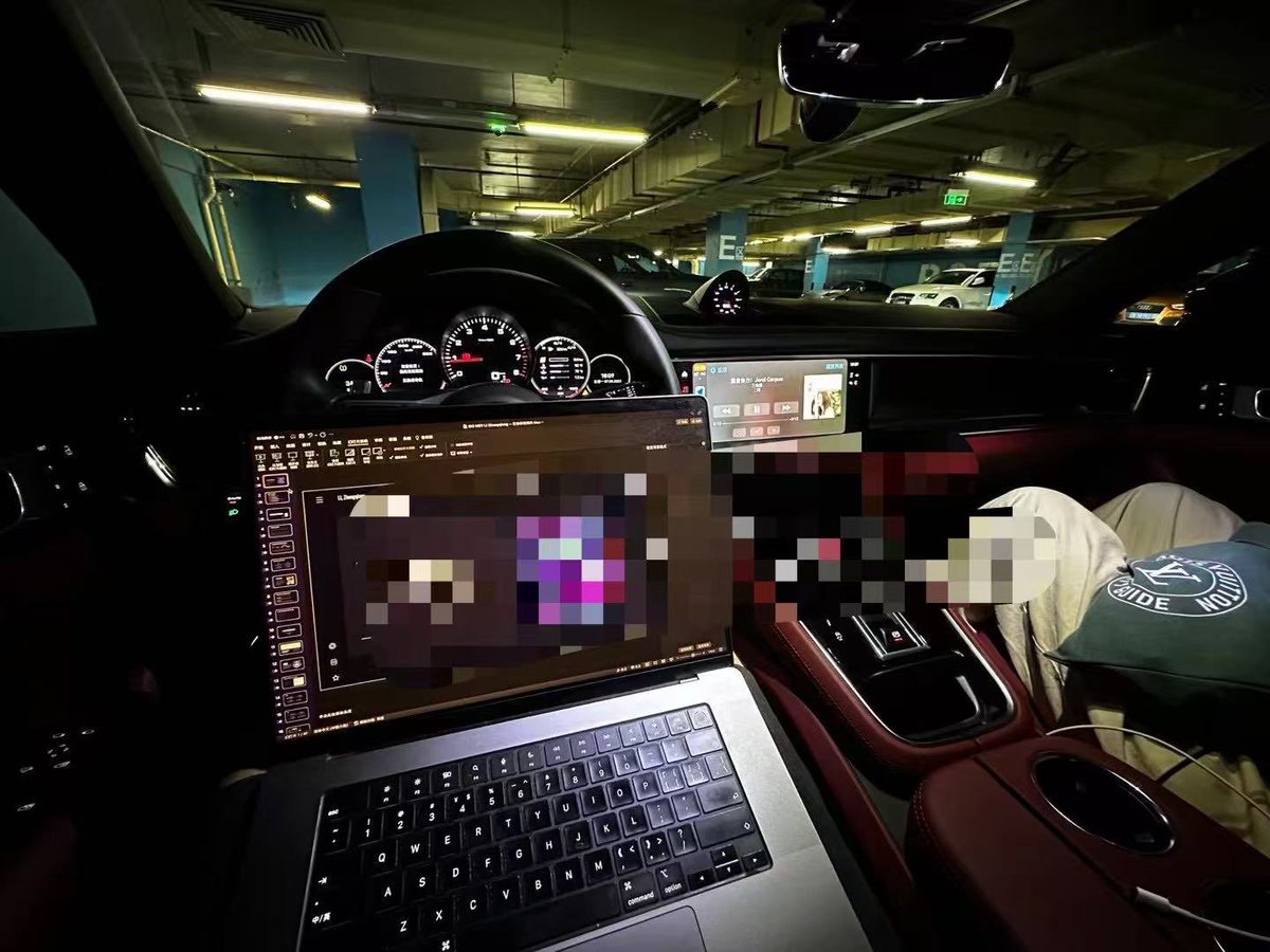 Mousse_error's tweet image. 币圈的男人一定要买保时捷帕拉梅拉

原因就是坐这个车很晕，很适合拉妹子，妹子坐一会就晕车了，然后你就可以问一下，要不要开个房休息一下，这样你就顺理成章懂咯啊！