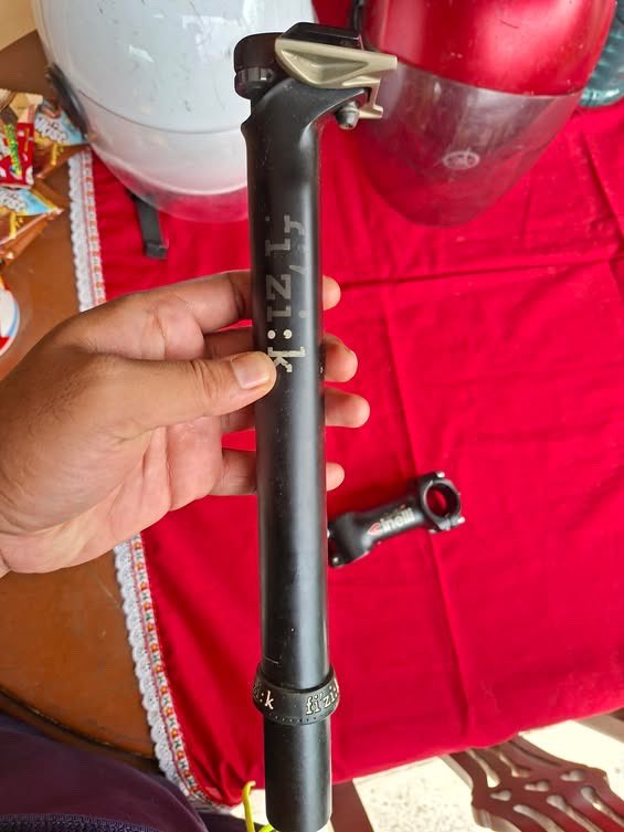 Iannpaw's tweet image. WTS
seatpost fizik 31,6
stem cinelli vai 6 derajat 90mm
take all 350k
 #fnfjb