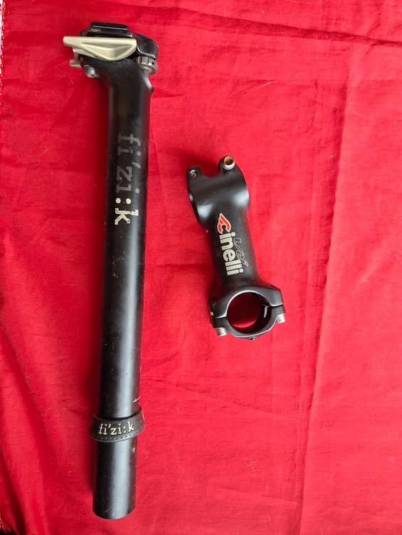 Iannpaw's tweet image. WTS
seatpost fizik 31,6
stem cinelli vai 6 derajat 90mm
take all 350k
 #fnfjb