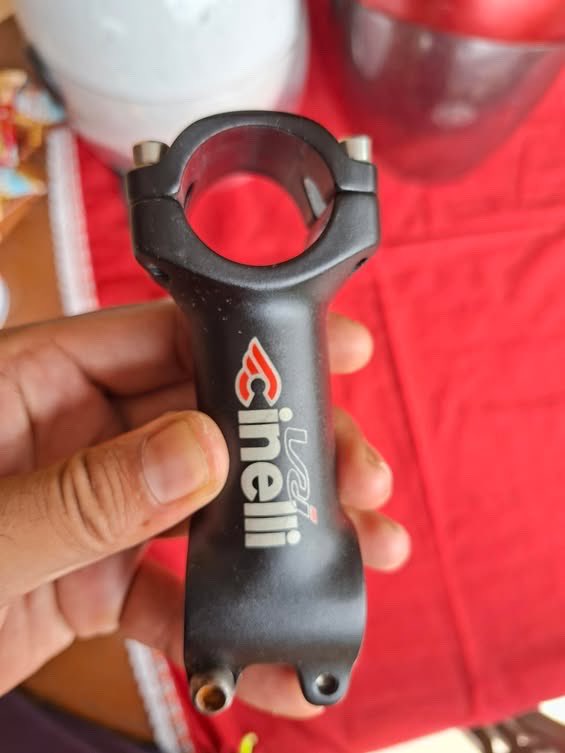 Iannpaw's tweet image. WTS
seatpost fizik 31,6
stem cinelli vai 6 derajat 90mm
take all 350k
 #fnfjb