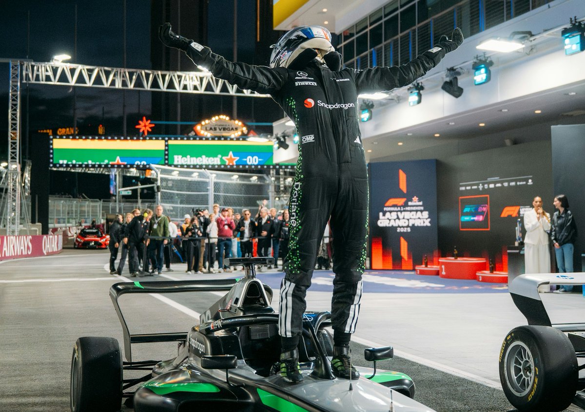 FormulaRapidaEN's tweet image. Doriane Pin wins 2025 #F1Academy title in Las Vegas finale, beating Maya Weug.

Also, Ayumu Iwasa took the #SuperFormula championship in Suzuka, beating Sho Tsuboi:

formularapida.net/en/pin-wins-20… #F4 #SFormula | @MsportXtra