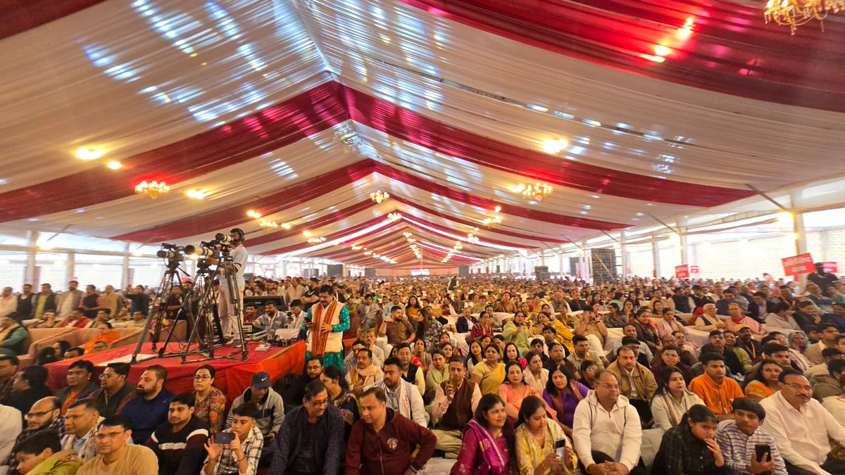 sunilbansalbjp's tweet image. आज उत्तर प्रदेश के पिलखुआ में विश्व-विख्यात कवि एवं कथा वाचक डॉ. कुमार विश्वास जी के ‘अपने अपने राम’ कार्यक्रम में उपस्थित होने का अवसर मिला।
सुनने मात्र से हृदय में मर्यादा, समरसता और भारतीय संस्कृति के प्रति गर्व की भावना प्रबल हो उठी।

जय श्री राम
@DrKumarVishwas