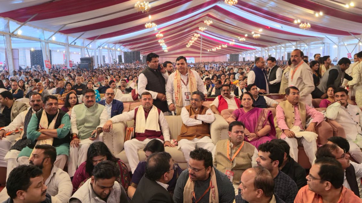 sunilbansalbjp's tweet image. आज उत्तर प्रदेश के पिलखुआ में विश्व-विख्यात कवि एवं कथा वाचक डॉ. कुमार विश्वास जी के ‘अपने अपने राम’ कार्यक्रम में उपस्थित होने का अवसर मिला।
सुनने मात्र से हृदय में मर्यादा, समरसता और भारतीय संस्कृति के प्रति गर्व की भावना प्रबल हो उठी।

जय श्री राम
@DrKumarVishwas