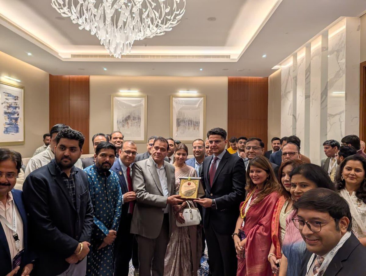 SachinPilot's tweet image. बहरीन में राजस्थानी समुदाय द्वारा दिए गए गर्मजोशी से भरे स्वागत के लिए धन्यवाद।

मुझे खुशी है कि अपनी विरासत से जुड़े रहते हुए उन्होंने अपने योगदान से एक सशक्त पहचान बनाई है, जिसकी जितनी सराहना की जाए उतनी कम है। यह हम सभी के लिए गर्व की बात है।