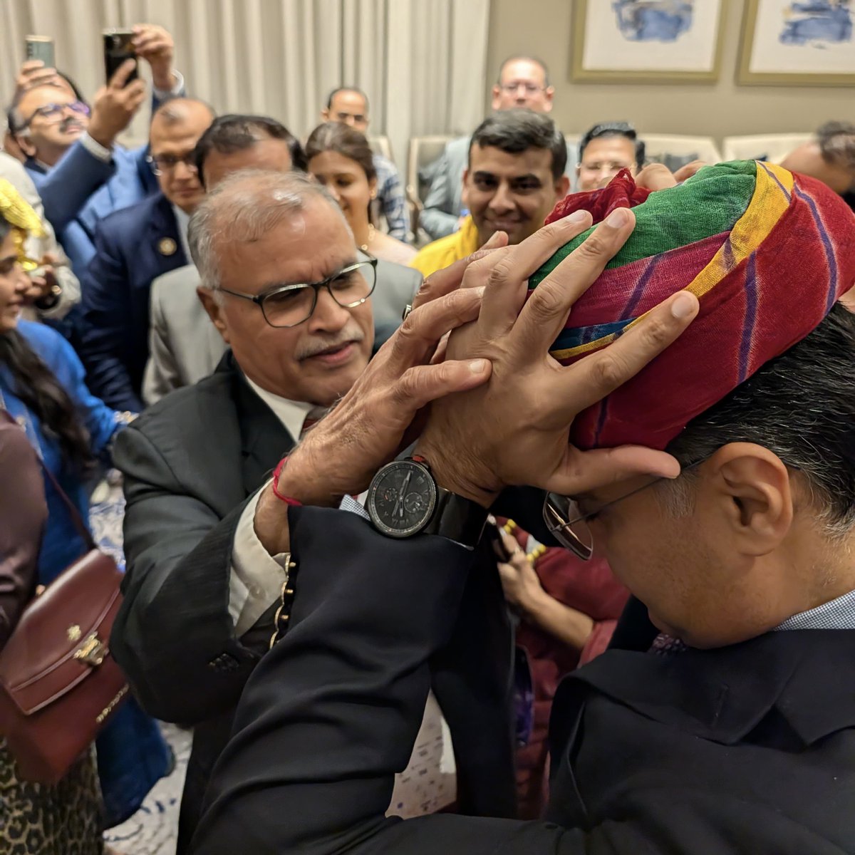 SachinPilot's tweet image. बहरीन में राजस्थानी समुदाय द्वारा दिए गए गर्मजोशी से भरे स्वागत के लिए धन्यवाद।

मुझे खुशी है कि अपनी विरासत से जुड़े रहते हुए उन्होंने अपने योगदान से एक सशक्त पहचान बनाई है, जिसकी जितनी सराहना की जाए उतनी कम है। यह हम सभी के लिए गर्व की बात है।