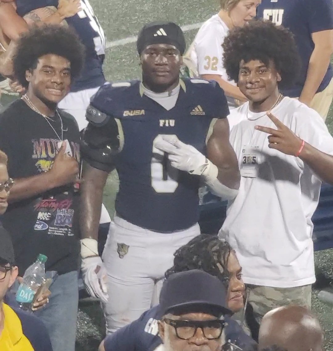 Bentley Bisons=Jelani Bentley & Ari Bentley tweet media