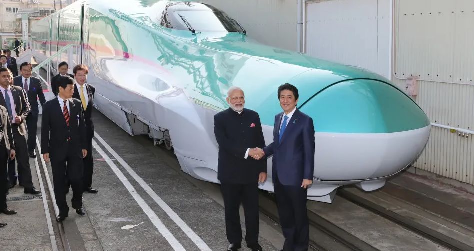 IndianTechGuide's tweet image. 🚨 India&apos;s first bullet train will begin operating on a 100 km strech between Surat and Vapi in August 2027. 

(GoI)