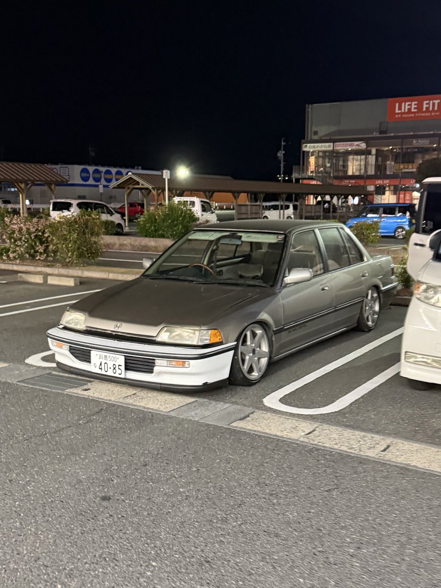 EF シビック　EFセダン売ります。
希望150万円　
前期　デュアルキャブ
5速　
車検1年付
8万キロ代
ホイールは変更予定です。
色合わせてませんがUS後期ルックにも出来ます。
現車確認対応可能です。