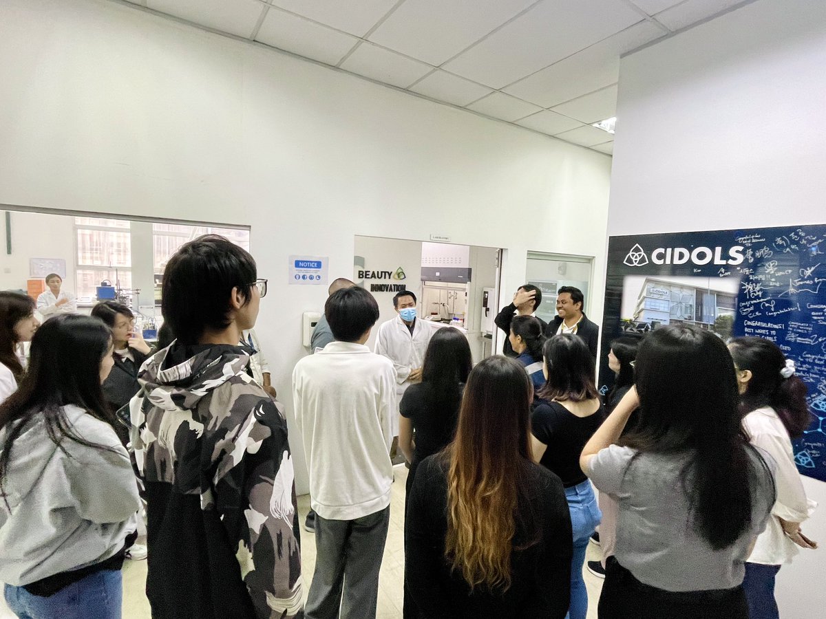 ACS_MUM_ISC's tweet image. From reaction steps to functional performance, our ACS chapter saw the chemistry that drives cosmetic innovation. 🌟🧪 💄 A huge thank you to the CIDOLS team for welcoming us and sharing your expertise!  #acsundergrad