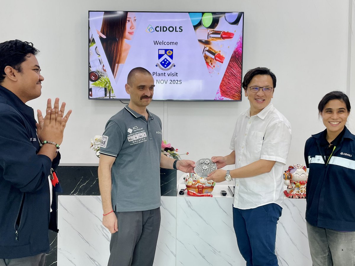 ACS_MUM_ISC's tweet image. From reaction steps to functional performance, our ACS chapter saw the chemistry that drives cosmetic innovation. 🌟🧪 💄 A huge thank you to the CIDOLS team for welcoming us and sharing your expertise!  #acsundergrad