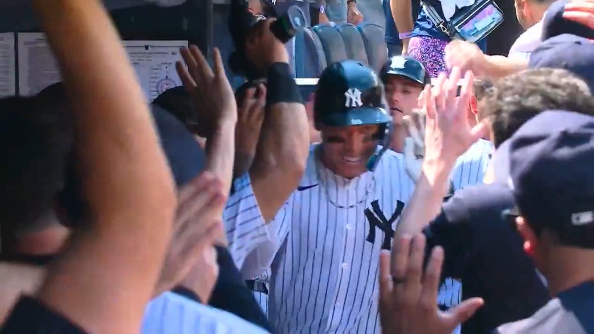 Top Plays of 2025: No. 72

Aaron Judge becomes the fastest player to reach 350 career home runs! 