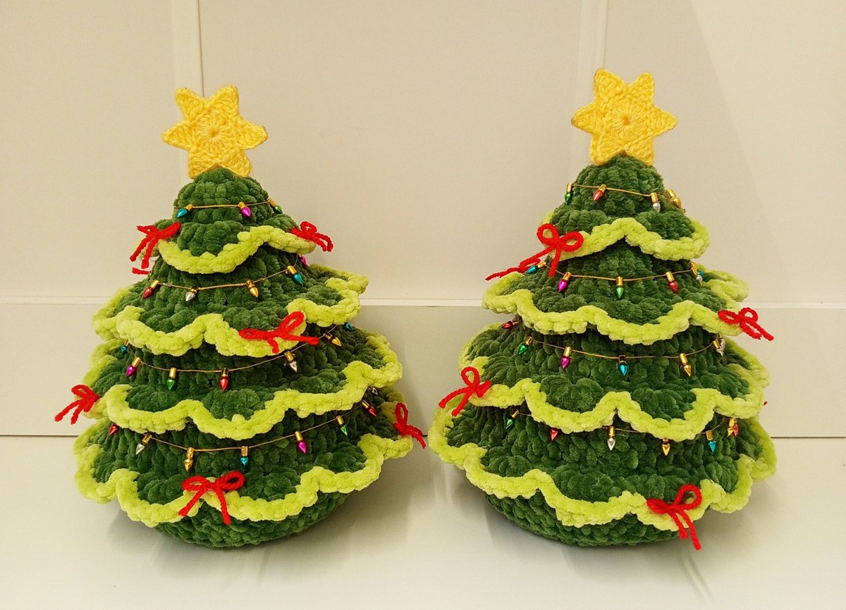 BĘDĘ WDZIĘCZNA ZA RT 🎄✨

mam na sprzedaż dwie choineczki robione przez moją mamę na szydełku! 
cena za sztukę: 110,-