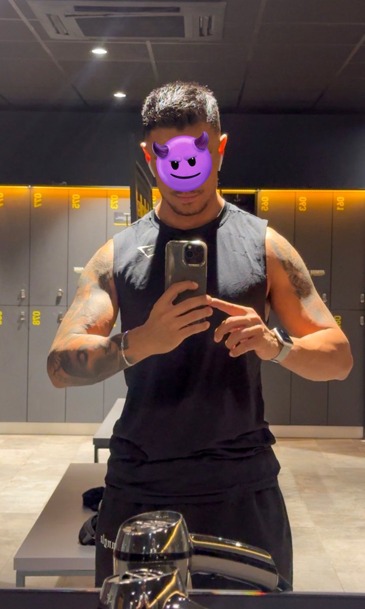 #LGBTQIANovemberHaters follow si t’es passif