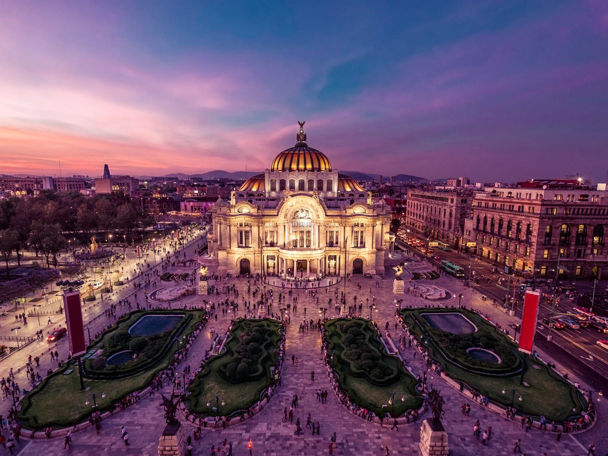 BowTiedPassport's tweet image. 🧵 Mexico City has officially entered the global stage.

-Food
-Nightlife
-Culture
-History

All on a world-class level.

If you’re planning a trip, here’s a straightforward guide to help you understand where to stay, what to do, and how to enjoy it the right way.