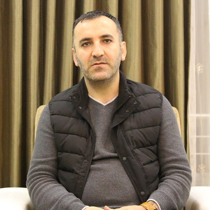 🔥 Bahar Feyzan'dan kendisine ‘Devşirme’ diyen DEM'li Ferhat Encu'ya:

“Ferhat, senin gibi yavşaklara rağmen kurduk Cumhuriyet’i.

Ağlayarak yaz günlüğüne.”