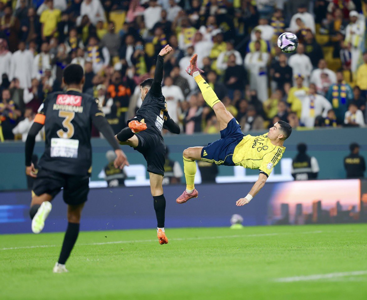 호날두 자전거킥 장면 클로즈업