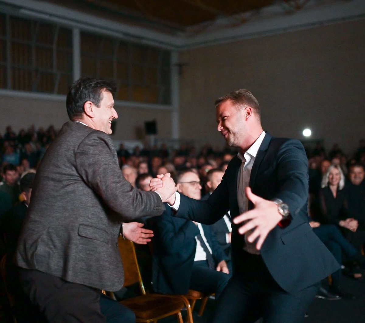 БАЊАЛУКО, ХВАЛА! 👏🏻

Са тренутно преко 13.000 разлике у гласовима, проф. др Бранко Блануша однио је доминантну побједу у Бањалуци.

Овим смо показали да наш град остаје бастион опозиционе борбе, најјачи покретач промјена и неосвојива тврђава за СНСД! Хвала мојим Бањалучанима, јер