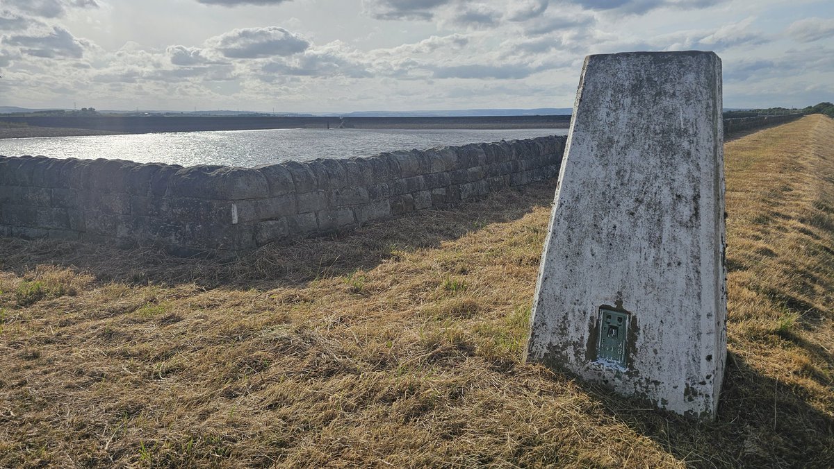 allthetrigpoint's tweet photo. Trig point 260 ✅️ Whitley Resr, Dewsbury. A cheeky climb over a 5ft stone wall to reach the pillar. Logged from a sunny visit back in June #allthetrigpoints #maps #history #solitude #adventuretime #outdoors #dewsbury #trigpillar https://t.co/Grsr8UI8KW