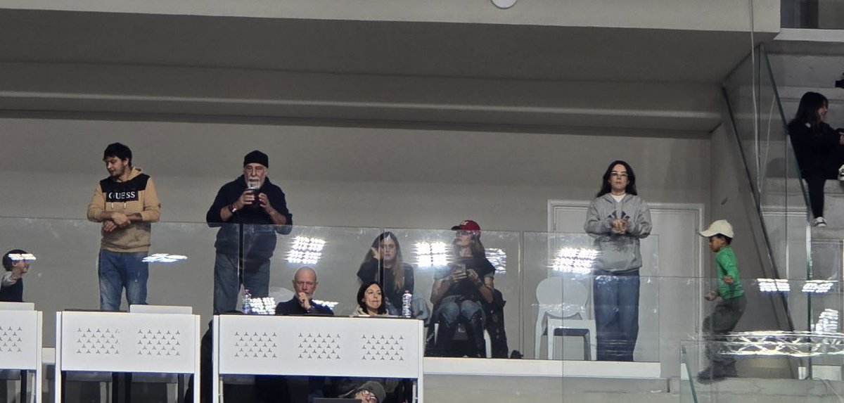 SelvaggiaCaputo's tweet image. Questa foto racchiude tutto quello che desideravano tutto il loro mondo (LORO, famiglia e amici) 🥰
#prestinez #helevier