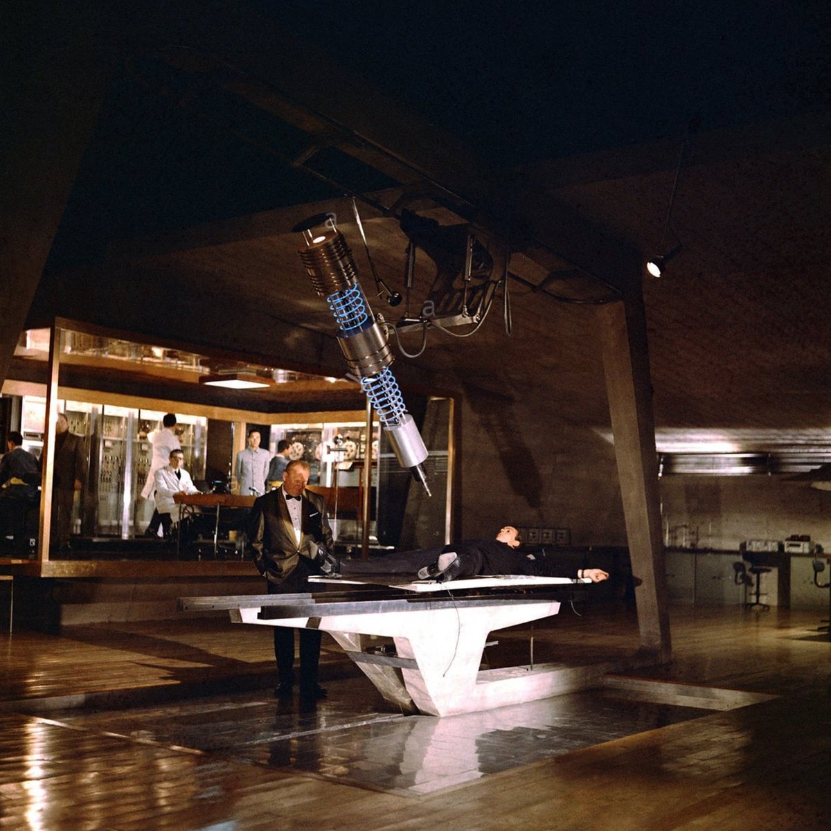 " ... melts with the sun's hot beams." ~ Henry VI Pt2 (A3,S1).
#ShakespeareSunday #JamesBond