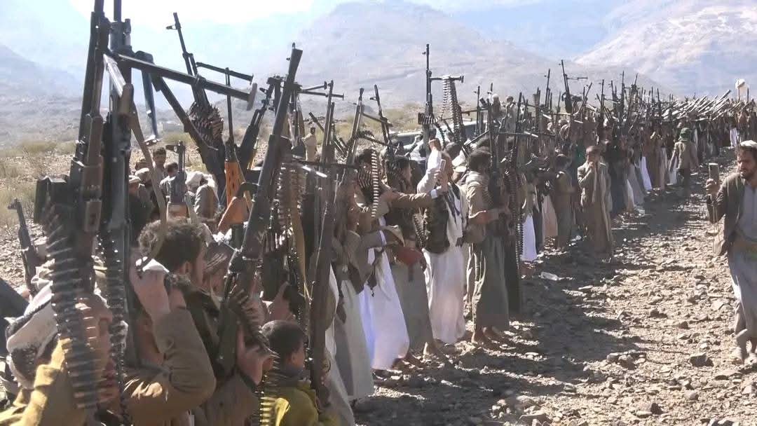 BallisticBassam's tweet image. وقفة اليــــوم با تنهي وساطة عمان
قارحة  يا نكون اليـــــوم او لا نكون

يا وسمعوا الــــذي قلنا لهم بـ الاذان
او وشافوا الـــذي با نفعله بـ العيون

ادخلوا خرِّجوا حـــق السنين الثمان
من بطون الذي مابه معاهــم بطون

لا يقل لك قــوى عظمى ولا هيلمان
حاملات الطوايـر دمرتهــــــا…