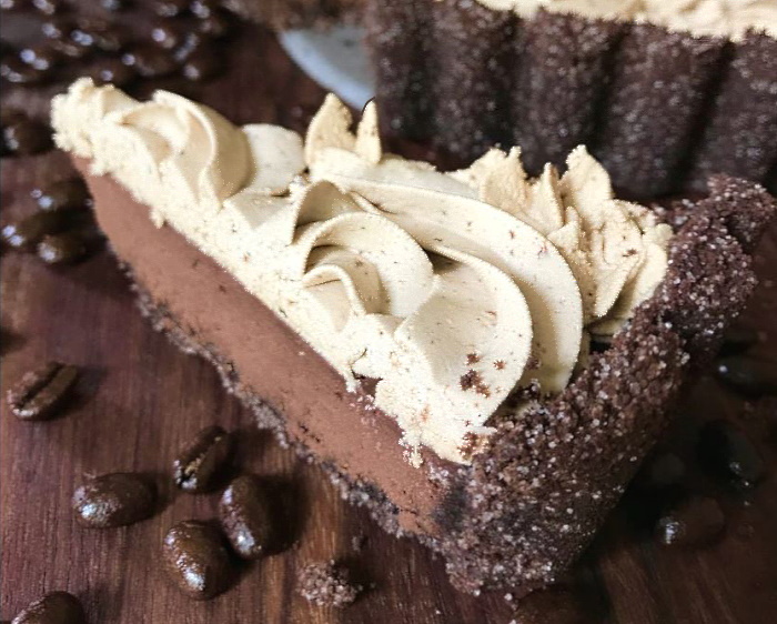 Dark Chocolate Tart with Espresso Whipped Cream ☕️
#espressoday #recipe bakersbrigade.com/recipe/dark-ch…