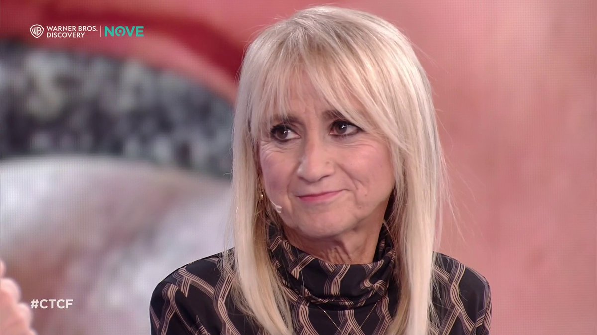 chetempochefa's tweet image. “Questo periodo sembra davvero mi strappino continuamente la pelle: prima Pippo, poi Vessicchio, poi le Kessler e ora lei. Non c’è un cerotto abbastanza grande per coprire questi dolori. Lei è una donna che ha masticato la vita a bocconi grossi. Ha fatto anche molte…