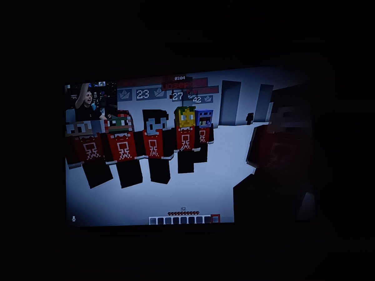 POV: estás viendo al futuro ganador de los Squidcraft en tu TV. Es un buen domingo.