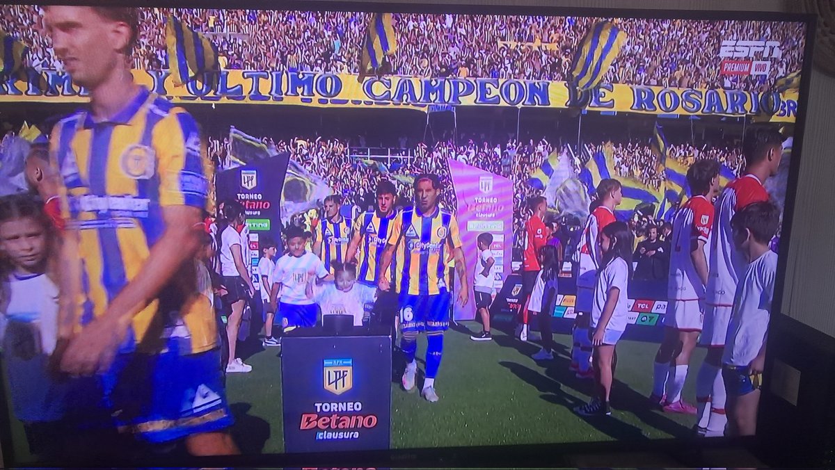 Estudiantes le dio la espalda al pasillo de Central y a la AFA. Estudiantes tiene huevos. ESTUDIANTES hizo lo que hubiera hecho cualquier futbolero de bien.