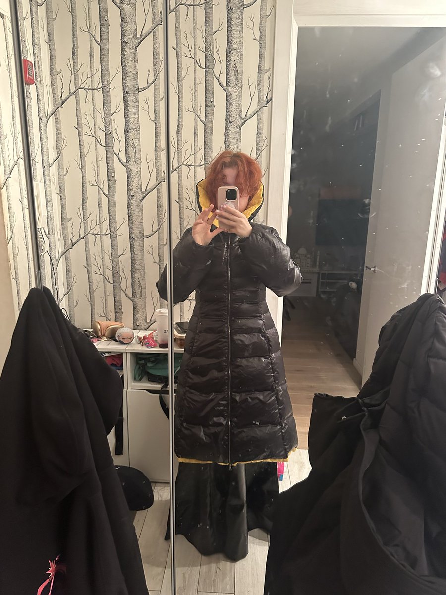 RisyaKisya's tweet photo. Откопала у маменьки идеальный пуховик по это платье https://t.co/KLWbtqLVgo