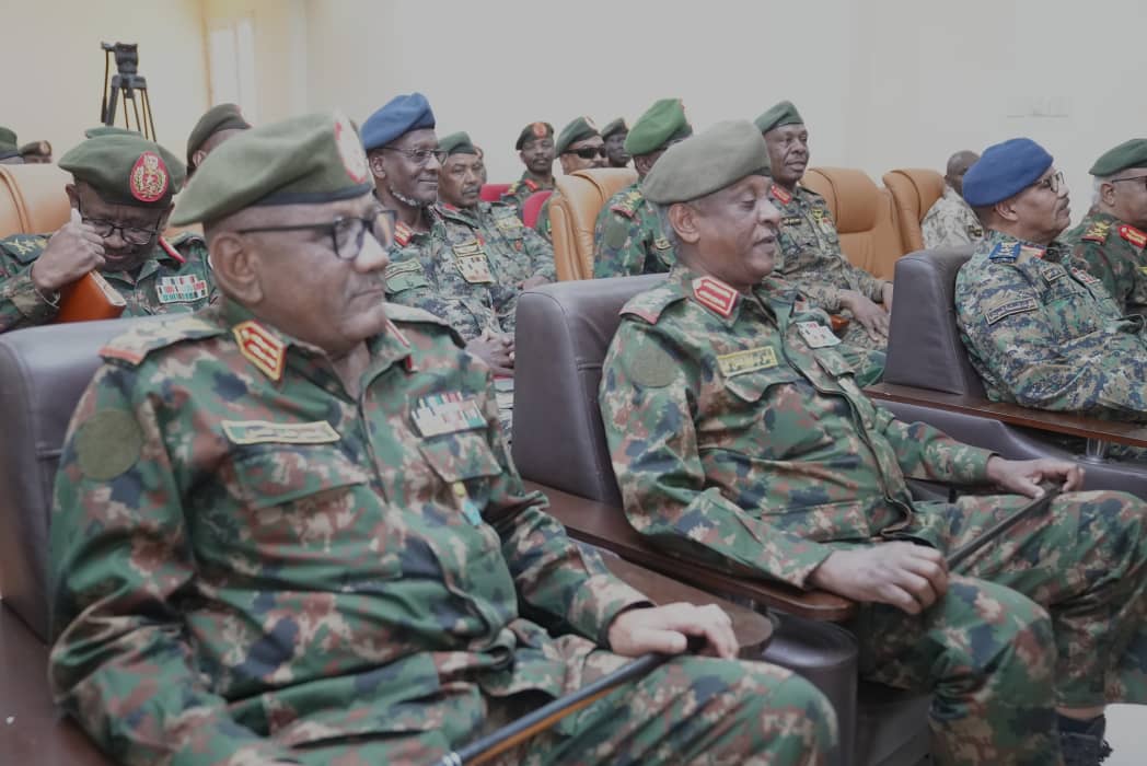 رئيس مجلس السيادة - القائد العام يمتدح مساعي ولي العهد السعودي من أجل معالجة الأزمة السودانية وتحقيق السلام   

الخرطوم ٢٣ نوفمبر ٢٠٢٥م

حيا رئيس مجلس السيادة - القائد العام للقوات المسلحة الفريق أول ركن عبدالفتاح البرهان، الأمير محمد بن سلمان بن عبدالعزيز آل سعود ولي عهد المملكة