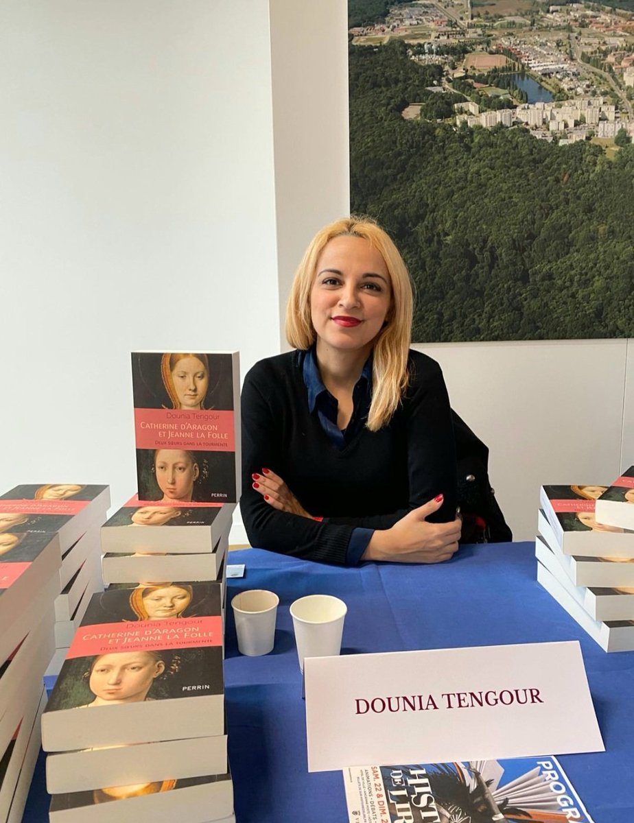 DTengour's tweet photo. À #Versailles, pour le salon #Histoiredelire. Signature de "Catherine d'Aragon et Jeanne la Folle" @EditionsPerrin Merci à toutes lectrices, à tous les lecteurs et passionnés d'#Histoire 📚⭐️⚜️

#douniatengour #catherineetjeanne #editionsperrin #livres #biographie #Espagne https://t.co/UANtruouOc
