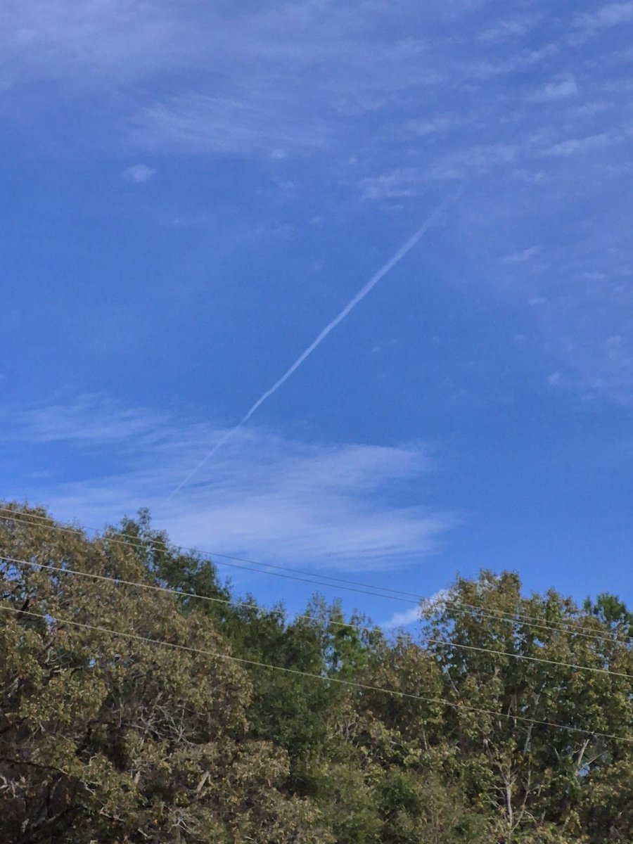 RBQ4Truth's tweet image. What in the 
#Harper 'n
#ChemTrails
Is going on in Eadt Texas???