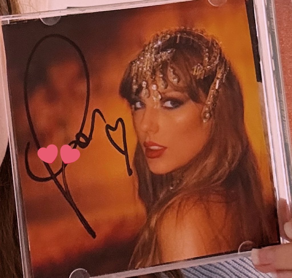 I’m now the happiest girl in the world 🥹🥹❤️‍🔥 

A huuuuuuuuge thank you to <a href="/marissnights/">Marissa ❤️‍🔥</a> 🩷🩷