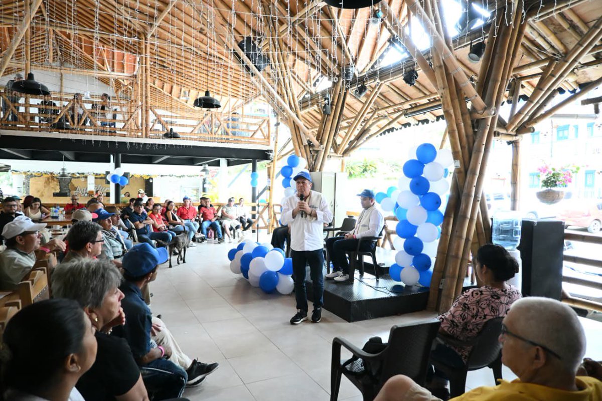 DanielRestrepoC's tweet image. Bienvenida al #EquipoDeAntioquia a la concejala conservadora Dora Duque.
Gracias por su acogida, su cariño y su respaldo. También agradecemos a la doctora Patricia Ramírez por propiciar un espacio de encuentro y diálogo en Cocorná, donde seguimos trabajando en equipo.