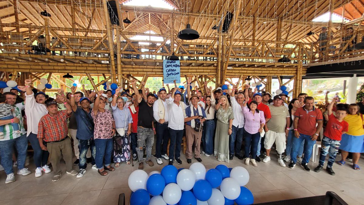 DanielRestrepoC's tweet image. Bienvenida al #EquipoDeAntioquia a la concejala conservadora Dora Duque.
Gracias por su acogida, su cariño y su respaldo. También agradecemos a la doctora Patricia Ramírez por propiciar un espacio de encuentro y diálogo en Cocorná, donde seguimos trabajando en equipo.