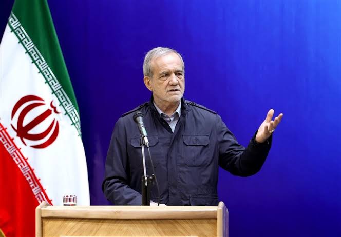 farahani5892's tweet image. با شعار رفع فیلترینگ آمد 
ولی خروجی اش اینترنت طبقاتی بود .
دم اونایی که تو انتخابات شرکت نکردن گرم .
#خط_سفید
#اینترنت_طبقاتی 
#درس_عبرت 
#علیه_فراموشی