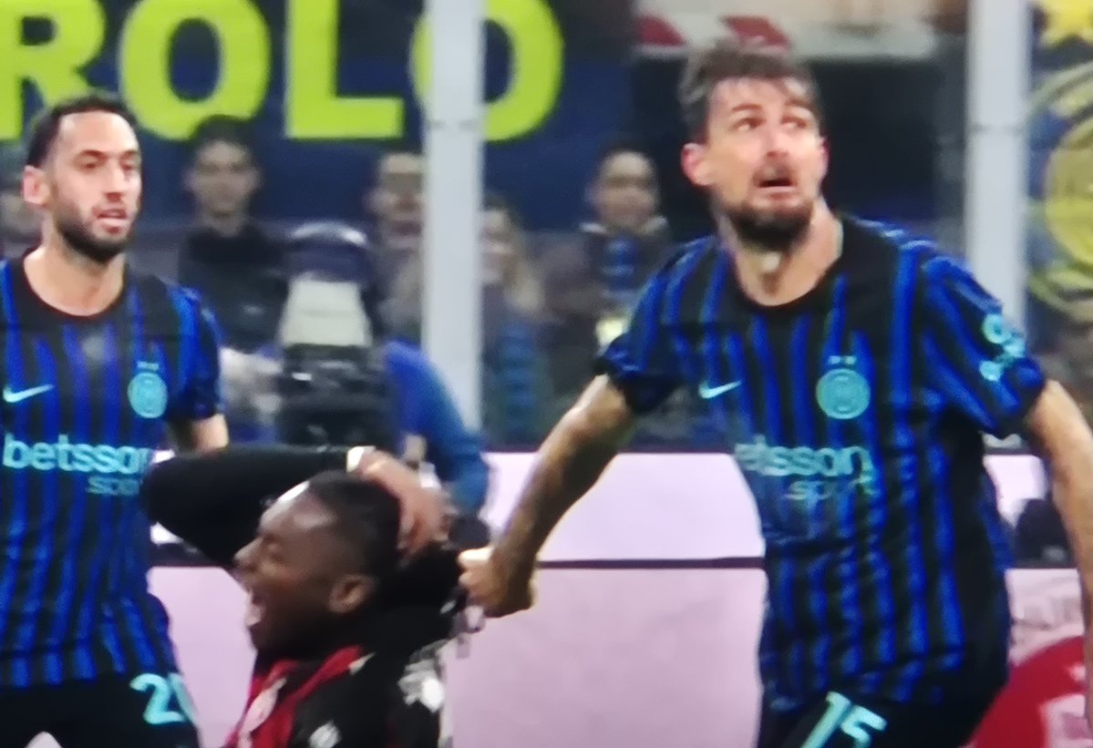 Iamsilvergdb's tweet image. Aceebi è quello che non ha dato del &quot;negro&quot; a Juan Jesus, di cosa vi meravigliate da un pezzo di M...A del genere!!! #InterMilan