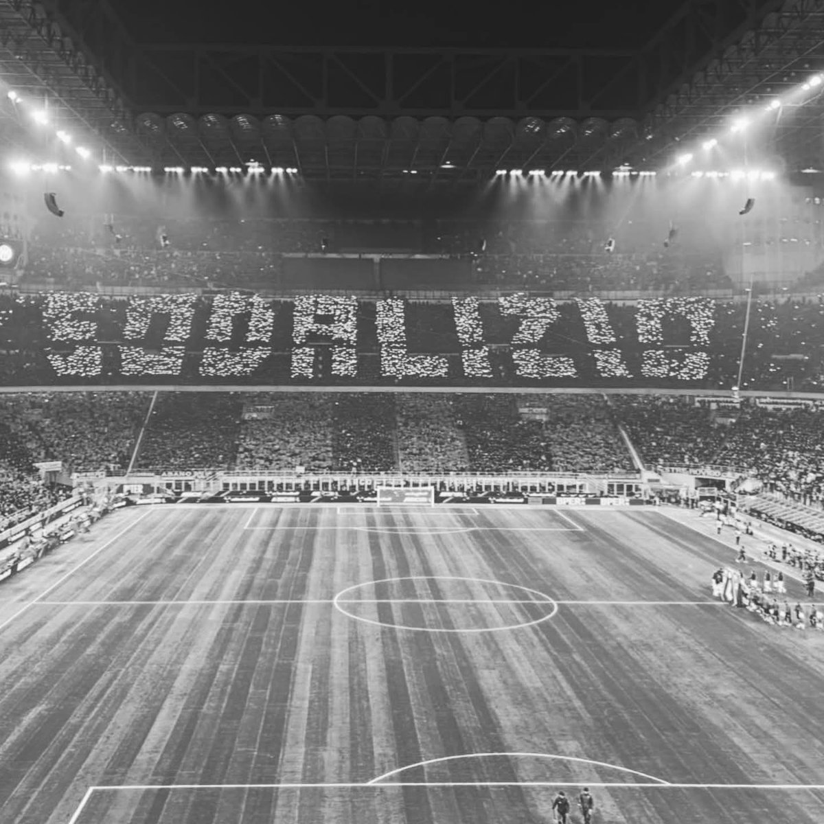 ApacheRossonero's tweet image. Non ci avrete MAI come volete voi.
#CurvaSudMilano 🔴⚫🔴⚫🖕