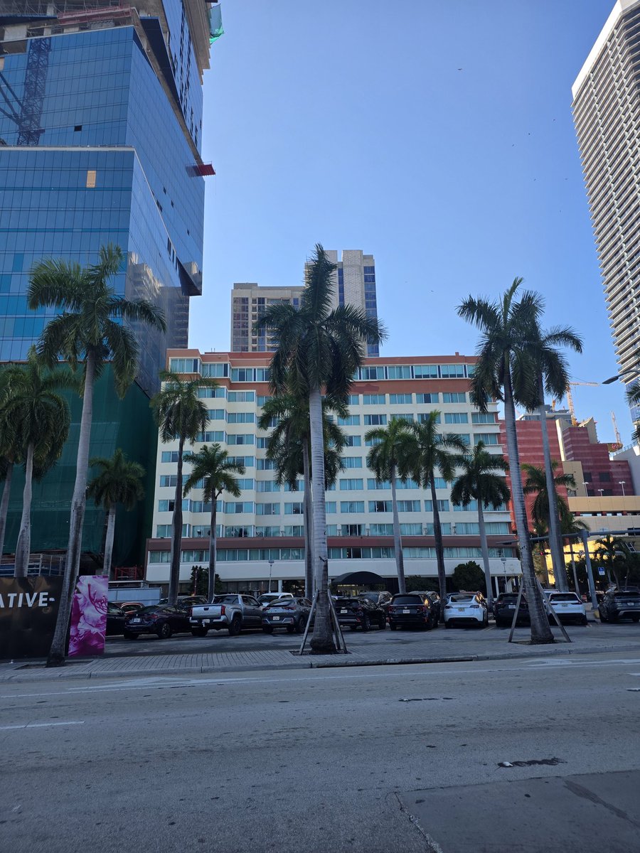 I'm not sure PMG will appreciate it, but I can not wait for this eyesore to go AWAY
#Miami #RealEstate
