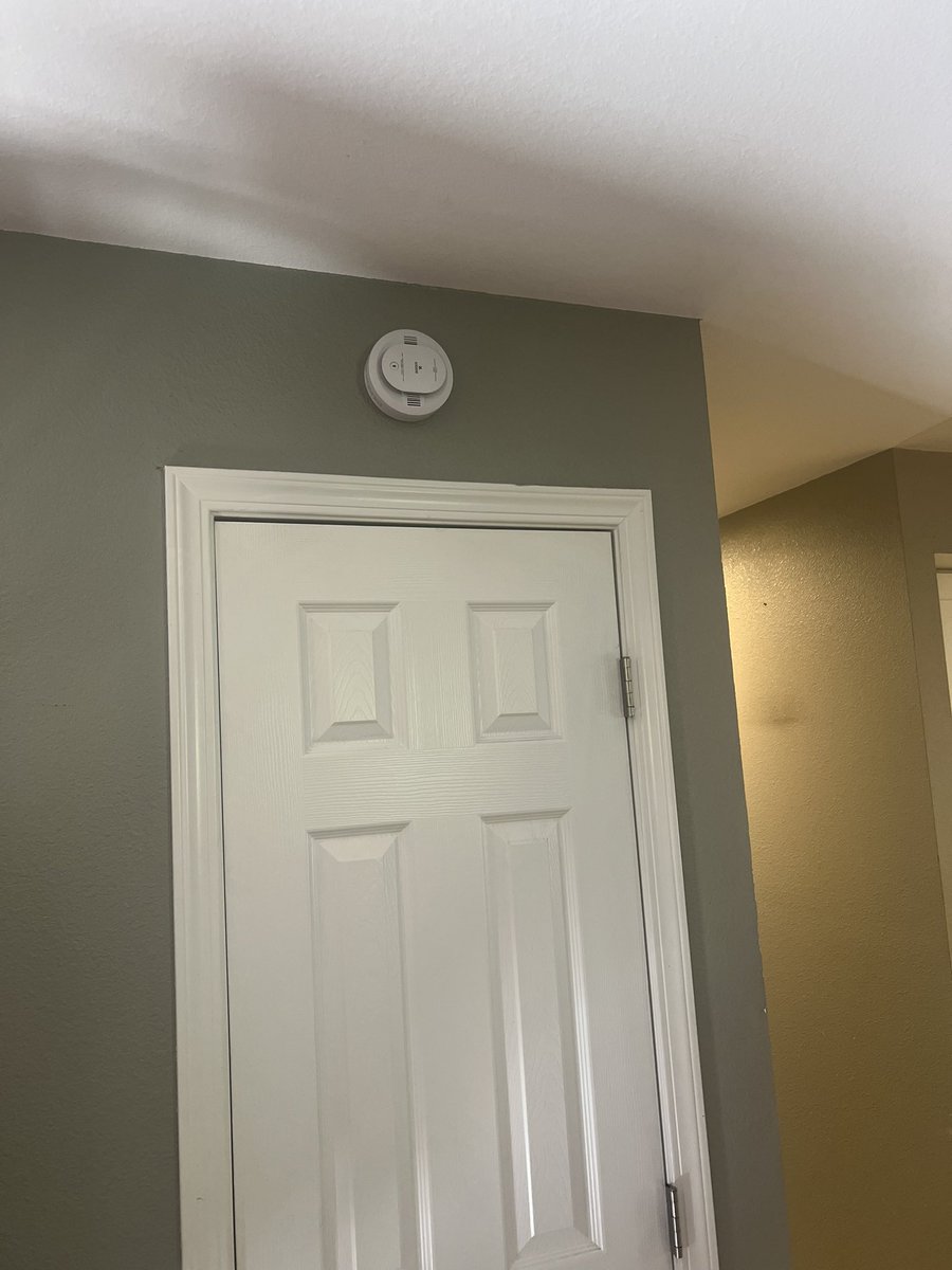 Team_Avalos's tweet photo. Installing smoke &amp; CO detectors 🔥🚨 before the appraiser arrives — meeting California’s mandatory requirements when selling your home! 🏡✔️
If our sellers can’t install them, no worries… we’ll take care of it! 🙌
You can always count on Team Avalos  Real Estate! 🧡🏠 https://t.co/y9p4Zflaxv