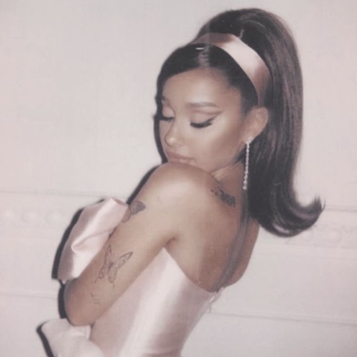 Uravitiw's tweet image. go to pinterest and search 🫧

𐙚 celebrity
𐙚 outfit
𐙚 quote
𐙚 aesthetic