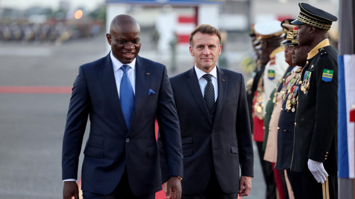 Emmanuel Macron au Gabon, première visite depuis l'arrivée au pouvoir de Brice Oligui Nguema rfi.fr/fr/afrique/202…