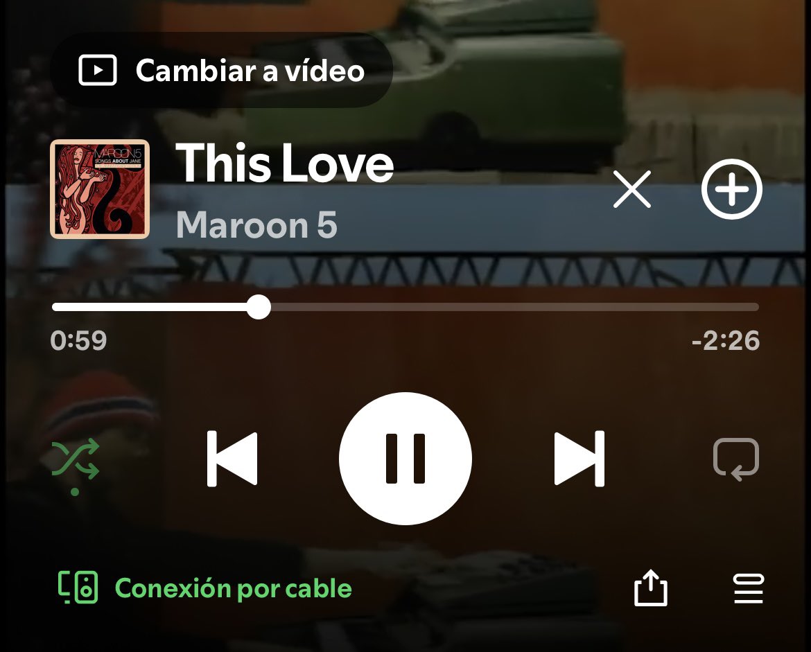 Yo caminando por la calle / Lo que escucho