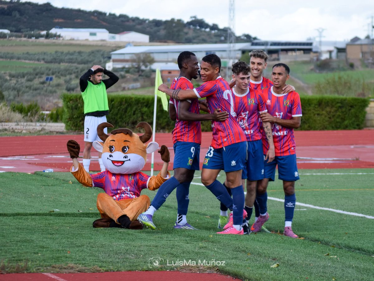 🔝 Tremendo lo del <a href="/CDCabezaDelBuey/">C.D. Cabeza del Buey</a>.

📈 Recién ascendido a la Tercera RFEF, pero 5° clasificado y en puestos de play-off a Segunda RFEF.