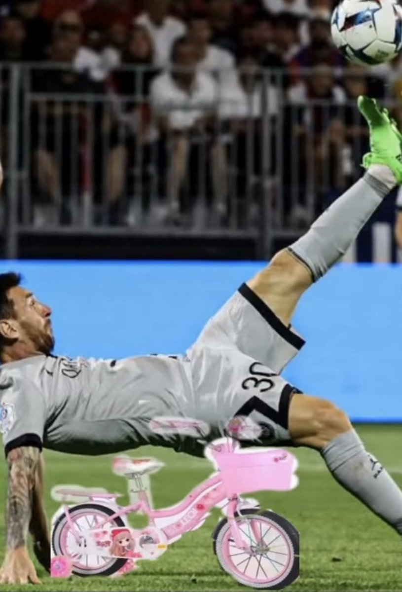 7xCRonaldo's tweet image. Levels 😭