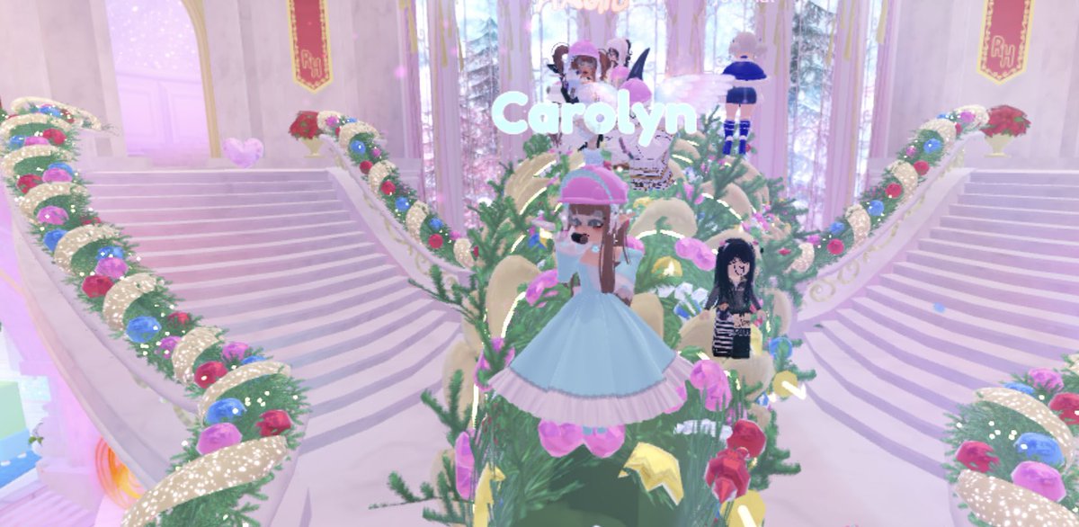ShadowGirl18021's tweet photo. Finally got the tree down with help of these fabulous roblox players #royalehigh #ROBLOX https://t.co/J43IJM2GxB